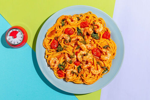 RS Mediterrane Garnelenpasta mit Spinat, Kirschtomaten und Basilikumcreme