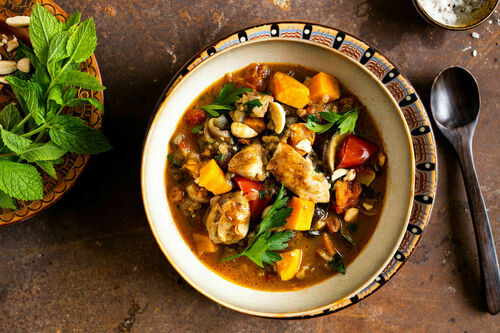 Auberginen-Hähnchen-Tajine Low Carb nach Berber-Art mit Mandeln und Rosinen