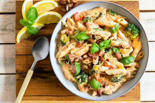 Penne mit Rauchmandeln und Brokkoli in selbst gemachter veganer Cashewcreme