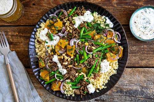 RS Libanesische Hackfleisch-Bohnen-Pfanne mit Bulgur und Orangen-Minze-Salat