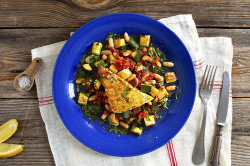 Gebratener Fetakäse auf mediterranem Gemüseragout