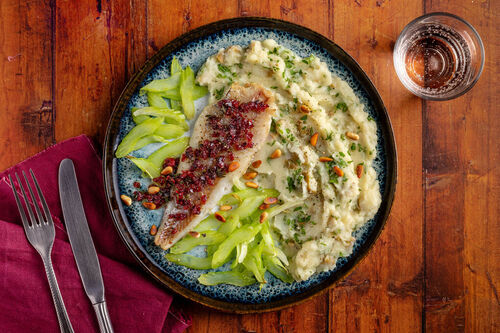 Seehecht mit Cranberry-Öl und Sellerie-Oliven-Püree