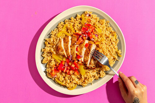 Schweinerückensteak mit Tomatensalsa auf würzigem Paprikareis mexikanische Art