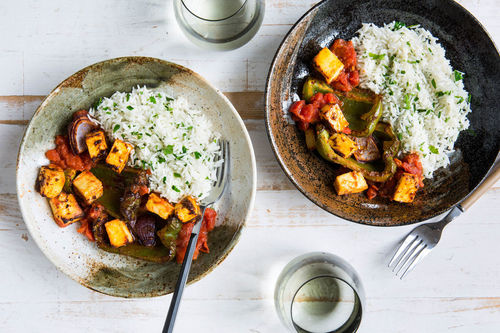 Im Ofen gerösteter Paneer mit Petersilienreis und Tikka-Curry