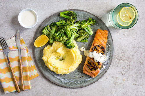 Lachs mit Meerrettichcreme an Kartoffelpüree und Brokkoli