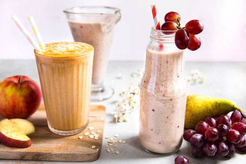 Special: Apfelstrudel-Shake mit Rosinen & Erdnussbutter-Birnen-Shake mit Trauben