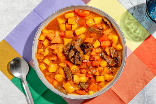 Deftige Gulaschsuppe mit Bio-Rind mit Paprika und Kartoffeln