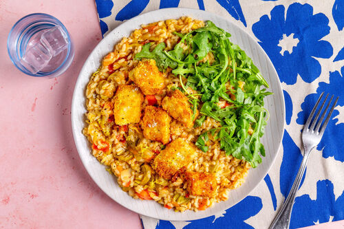 Knuspriger Seelachs auf Tomaten-Lauch-Risotto mit Zitrone und Rucolasalat