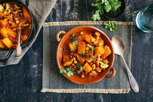 Wärmender Kichererbsen-Kürbis-Topf mit Champignons und Koriander