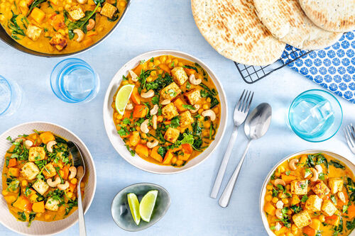 RS OP Kichererbsen-Kürbis-Curry mit Tofu mit Bazlama-Brot, Koriander und Cashews