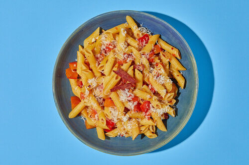 Pikante Pasta all’amatriciana mit Speck und Paprika