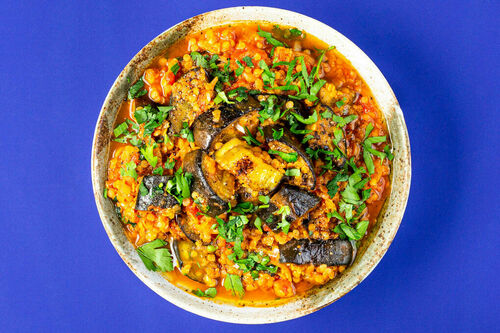 Veganes Auberginen-Curry mit roten Linsen und Koriander