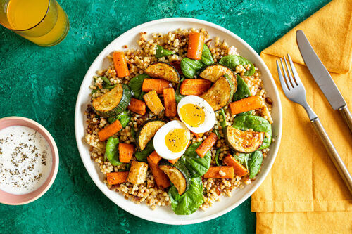 Ofengemüse Schawarma-Style mit Ei dazu Perlencouscous und Joghurt