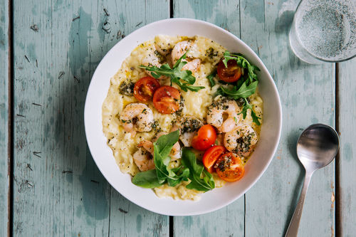 Garnelen-Rosmarin-Risotto mit Garnelen x2 mit Kirschtomaten und Käse