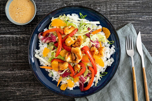 RS Warmer Geflügelsalat chinesische Art mit Mandarine, knackigem Gemüse und Reis