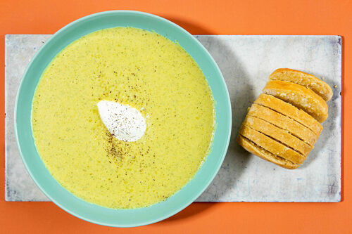 RS Sanfte Brokkoli-Gemüsesuppe mit knusprigem Baguette