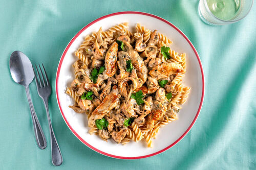 Hähnchengeschnetzeltes mit Vollkornpasta und cremiger Champignonsauce