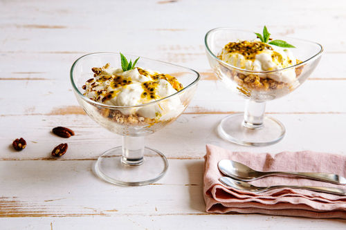 Passionsfrucht-Cheesecake-Dessert „no-bake“ mit Pekannuss und Ingwer