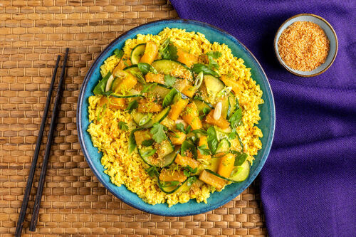 Kokos-Vollkornreis mit Zitronengras mit Thai-Salsa mit Ananas und Kräutern