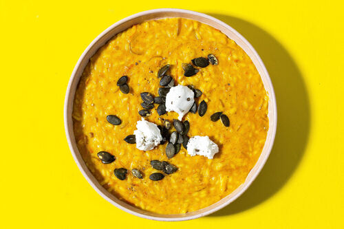 Kürbisrisotto mit Ziegenfrischkäse garniert mit knackigen Kürbiskernen