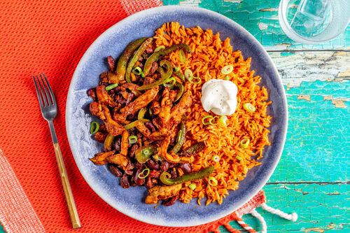 Mexikanische Hähnchen-Bohnen-Pfanne mit Paprika und tomatigem Vollkornreis