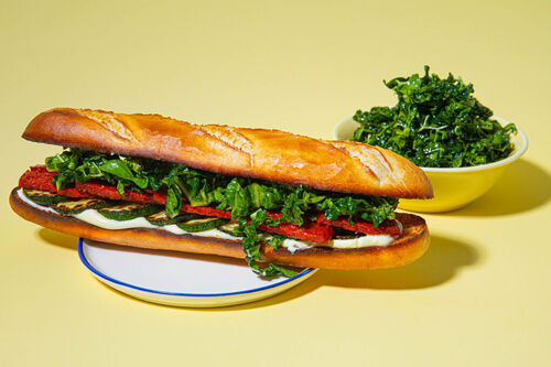 RS Chorizo-Baguette mit Grünkohlsalat und gerösteten Zucchinistreifen