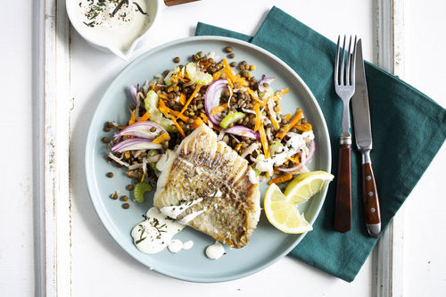 Zarter Seelachs mit Meerrettichsauce und lauwarmem Linsen-Gemüse-Salat