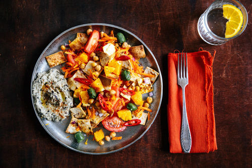 Brotsalat libanesische Art mit High-Protein-Tortillas und Baba Ghanoush