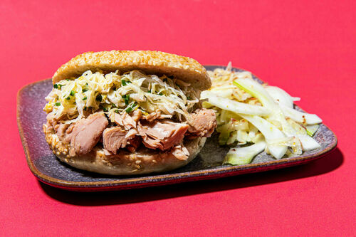 RS Thunfischburger mit Sauerkraut-Slaw dazu knackiger Fenchel-Apfel-Salat