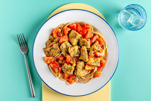 Alaska-Seelachs mit Vollkornpasta in Zitronen-Kapern-Sauce mit Tomaten