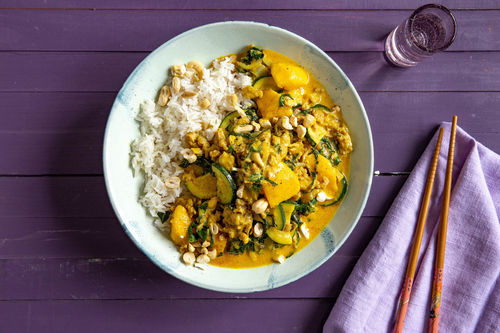Kokos-Mango-Curry mit Hackfleisch dazu Basmatireis und Cashews