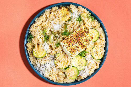 Gebackener Feta auf Risotto mit Fenchel und Zucchini