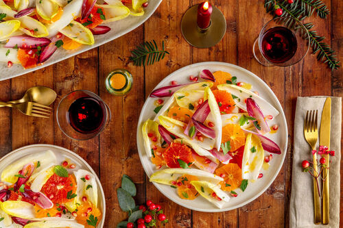 Chicoréesalat mit zweierlei Orangen und frischen Kräutern