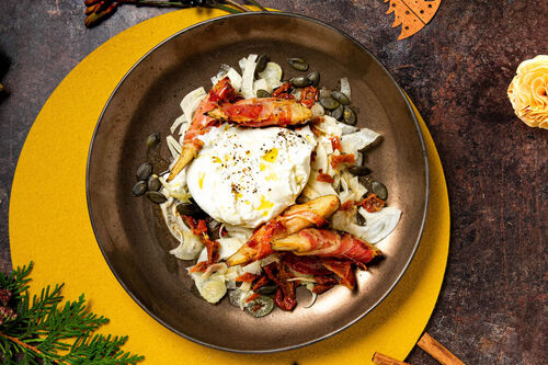 Burrata und Birne in Serrano auf Fenchelsalat mit Orangendressing