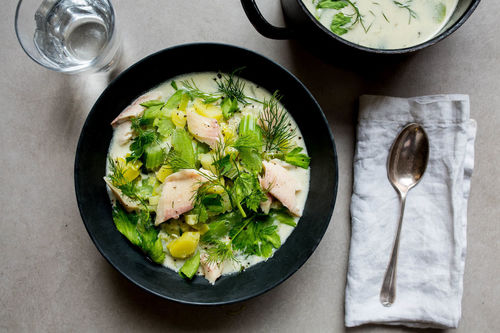 Skandinavischer Fischeintopf mit Kartoffeln und Dill