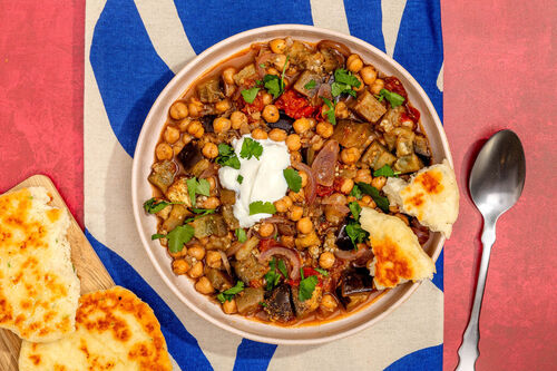 Kichererbsencurry mit Aubergine dazu selbst gebackenes Fladenbrot