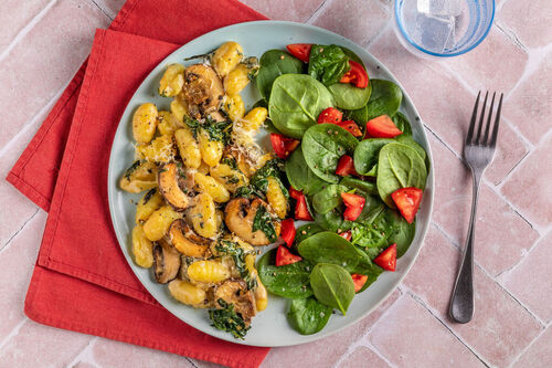 RS Gnocchi-Champignon-Auflauf mit Spinat-Tomaten-Salat