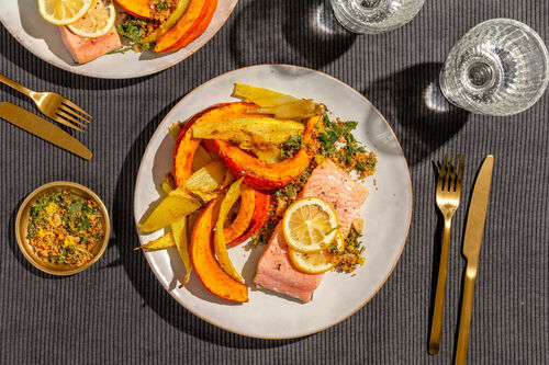 Lachs mit Kürbis-Fenchel-Gemüse und Koriander-Kokos-Gremolata
