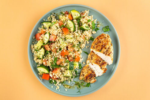 RS Aromatisches Za’atar-Hähnchen mit buntem Bulgursalat