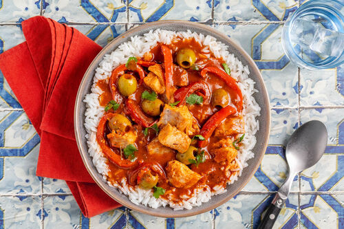 Paprika-Tomaten-Eintopf mit Seelachs dazu Jasminreis und frischer Koriander