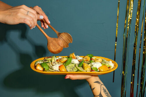 Apfel-Fenchel-Panzanella mit Zitronen-Mohn-Dressing