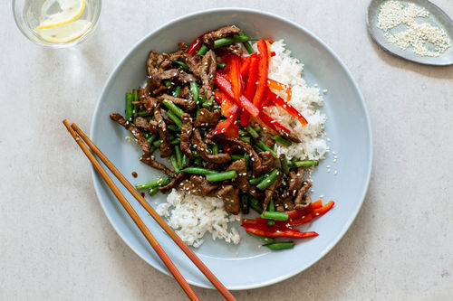 Schnelle Rindfleisch-Bohnen-Pfanne mit duftendem Jasminreis