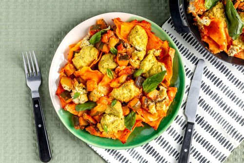 Deftige Pfannen-Lasagne mit milchfreiem Ricotta und roter Sauce