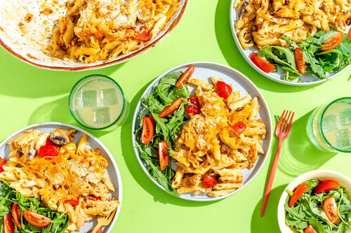 RS Italienisches „Mac ’n’ Cheese“ mit frischem Rucola-Tomaten-Salat
