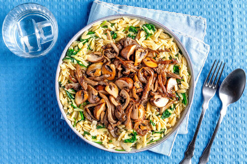Italienisches Käse-Spinat-Orzotto mit Austernpilzen & Champignons in Trüffelöl