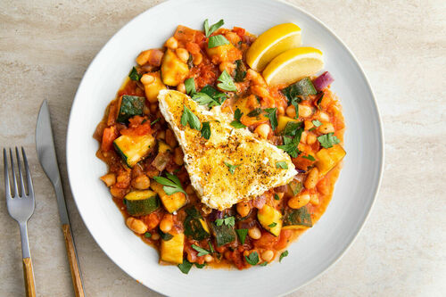 Fetakäse goldbraun gebraten mit griechischem Gemüseragout