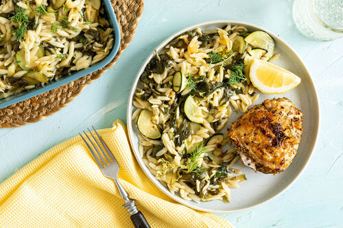 Griechischer Hähnchen-Spinat-Auflauf mit Risoni, Dill und Zitrone