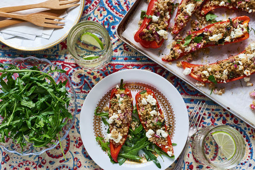 Gefüllte Spitzpaprika mit Quinoa und Trakaja-Käse