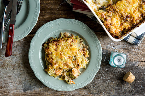 Lasagne mit Räucherlachs und cremiger Champignon-Lauch-Sauce
