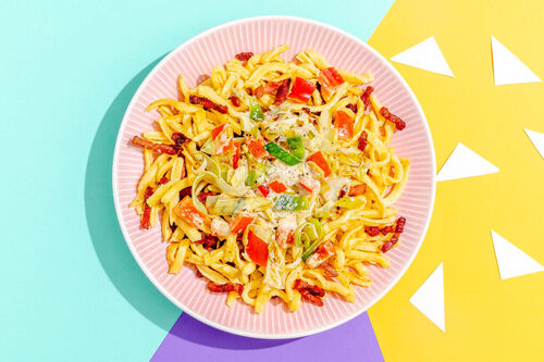 Deftige Bacon-Spätzle mit cremiger Paprika-Lauch-Sauce